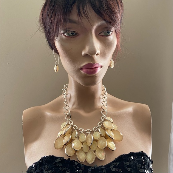 Statement bib multi circle cream faux stones & chain necklace and earrings set. - Picture 2 of 6